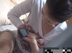 全裸姿で硬直クリトリスを撫で回す電マオナニー中の女子を隠し撮り