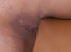 パイパン奥様がテーブル角恩愛ーで股間グリグリ小刻みヒクヒク感度反応
