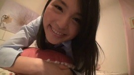 笑顔が可愛い制服姿の美女が自分撮影でエロオナニーを披露