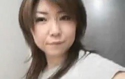 オモチャを沢山持つオナニー好きな素人ギャルの自画撮りオナニー