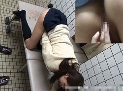 お店の女子トイレ内で何度もビクイキしながらオナニーしてるJKを盗撮