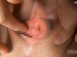 指オナニーで膣口ヒクヒクさせながら尻穴キュッと引き締めイク妖艶美女