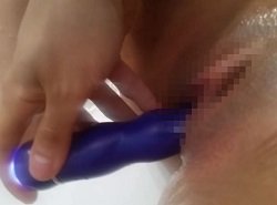 自撮り接写バイブピストンオナニーで何度も豪快ブシャッと潮吹きする女性
